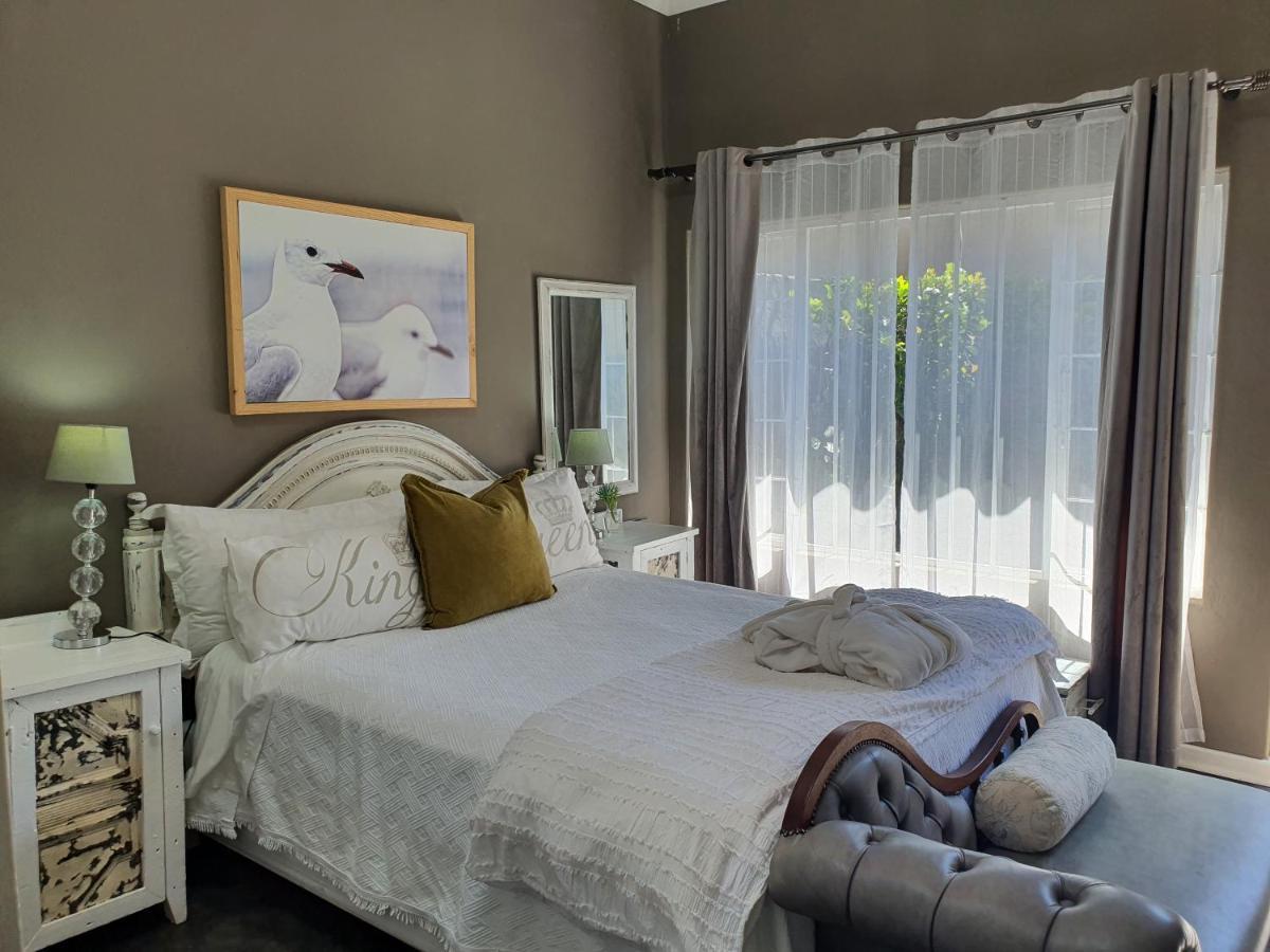 Waterhouse Guest Lodge In Waterkloof Pretoria-Noord Exteriör bild