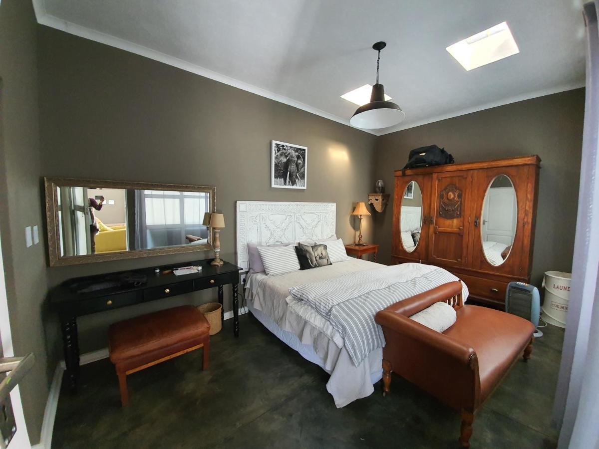 Waterhouse Guest Lodge In Waterkloof Pretoria-Noord Exteriör bild